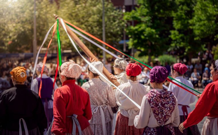 Basqueserpartists : Comment l’Art Basque Réinvente son Identité Basqueserpartists